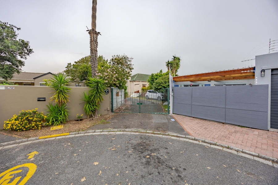 4 Bedroom Property for Sale in Lakeside Western Cape